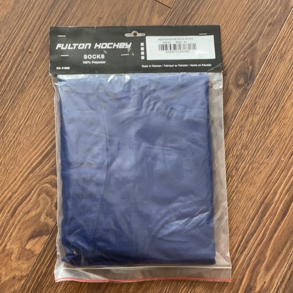 NEW IN PACKAGE. Fulton hockey socks blue | 32” adult - Picture 5 of 6